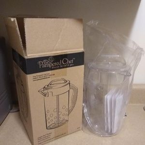 Pampered Chef Retired Quick Stir 2-Quart Pitcher